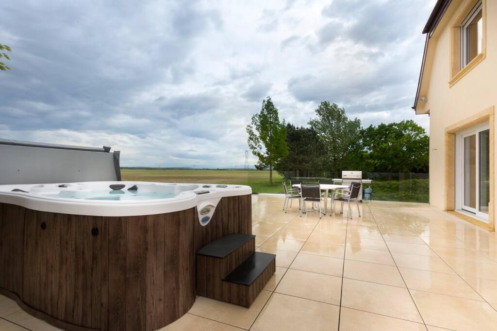 L'Atelier 4 Stars Luxury, Hot Tub, Pool Villa Nambsheim Exteriör bild